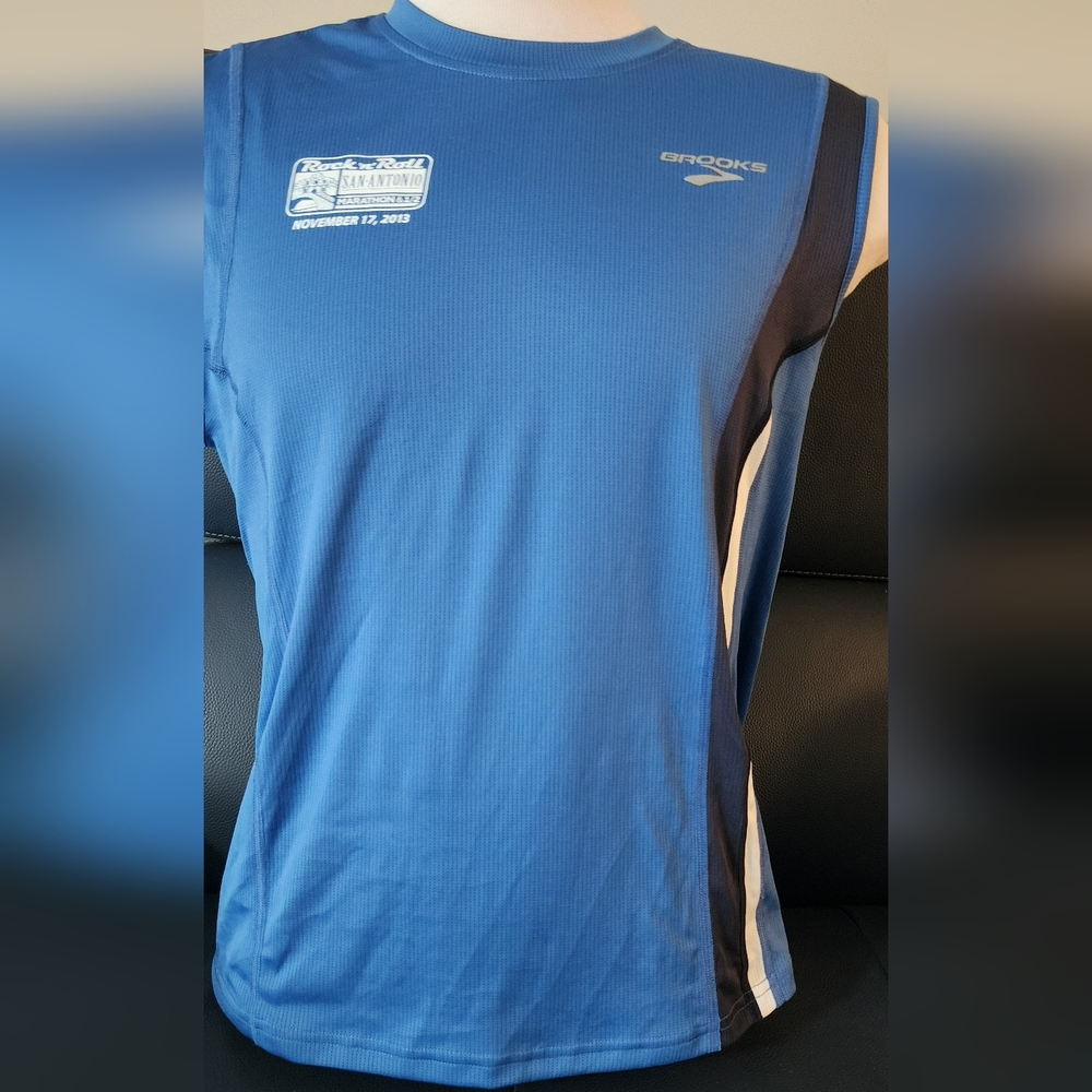 Brooks run tank top. Rock n roll san Antonio marathon. never worn